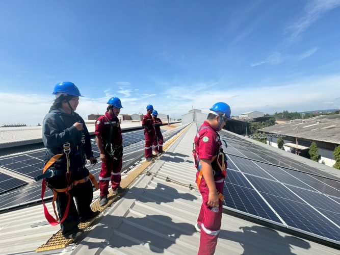 LINE_ALBUM_โซล่าเซลล์ บริษัทไดนาสตี้ไทยท็อป 1_251006_10