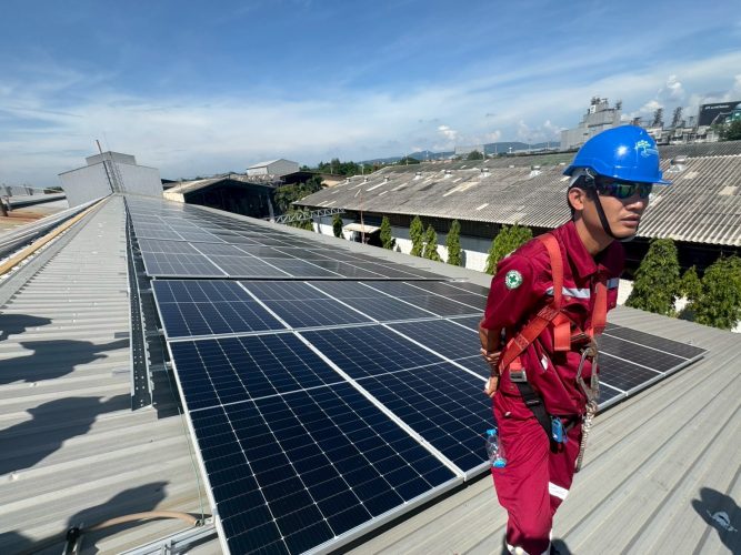 LINE_ALBUM_โซล่าเซลล์ บริษัทไดนาสตี้ไทยท็อป 1_251006_24